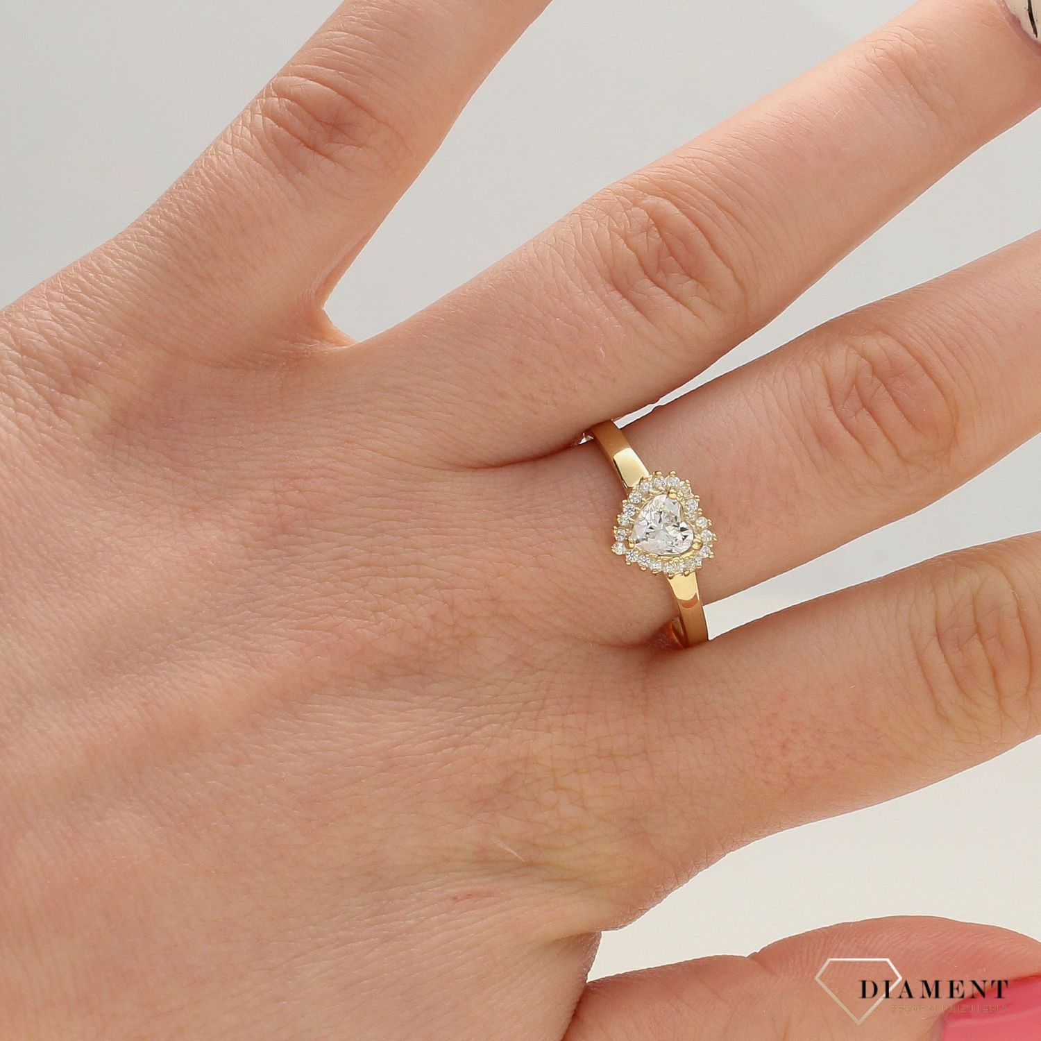 Pierścionek złoty z serduszkiem PI 1016 (1).jpg